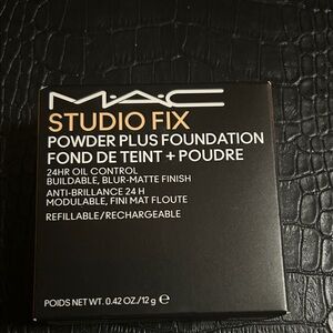 MAC Studio Fix Powder Plus Foundation - Beige Top (NC25)
